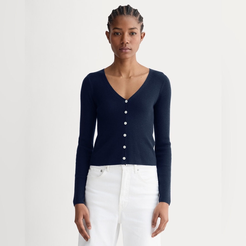 Everlane • The Cardigan in Ultrasoft Merino, Navy